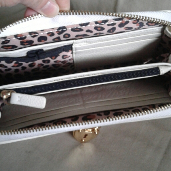 Zip Wallet - Picture 8 of 8